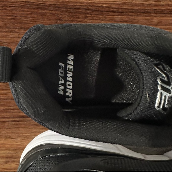 Men’s FILA Memory Foam with Mesh Upper Black Sneakers, Size 8. - Picture 6 of 10